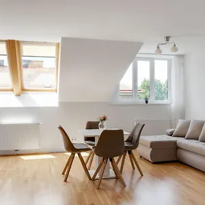 Elegant In With Patio Wien