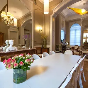 Louise Sur Cour Alojamento de Acomodação e Pequeno-almoço Saint-Gilles
